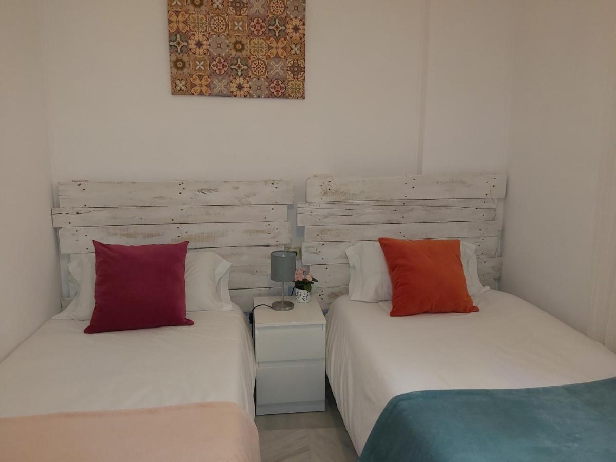 Apartamento San Luis. Plaza De Parking Gratis!!! Sevilha Exterior foto