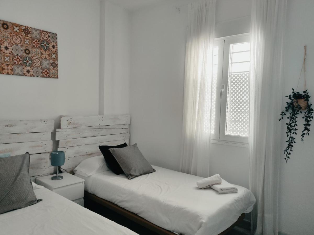 Apartamento San Luis. Plaza De Parking Gratis!!! Sevilha Exterior foto
